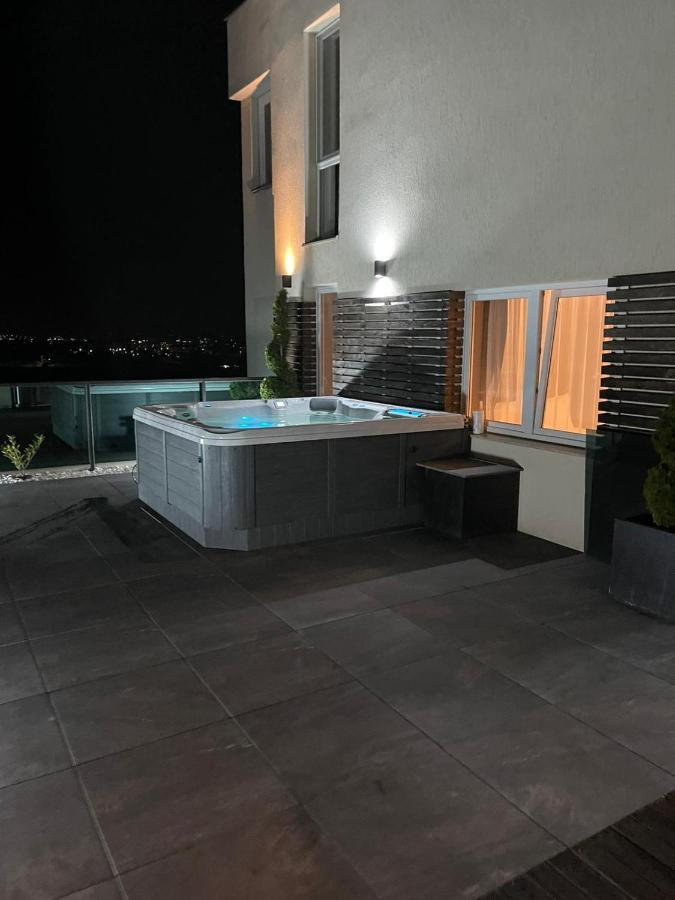 Gavas Jacuzzi & Panoramic View Apartment Cluj-Napoca Exterior photo