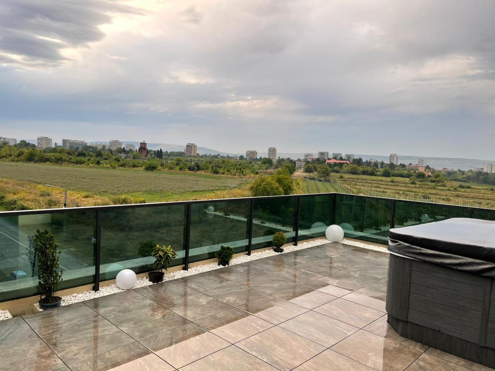 Gavas Jacuzzi & Panoramic View Apartment Cluj-Napoca Exterior photo